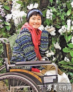 Selina素顏游花博會(huì) 露尖下巴未痊愈