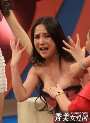 女模當眾脫光換衣 細數綜藝節目豪放行為